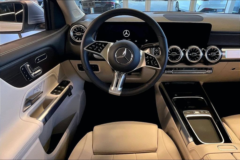 Used 2026 Mercedes-Benz GLB 250 4MATIC image 3