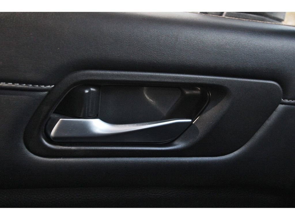 Used 2023 Nissan Pathfinder SL w/ Black Appearance Package image 24