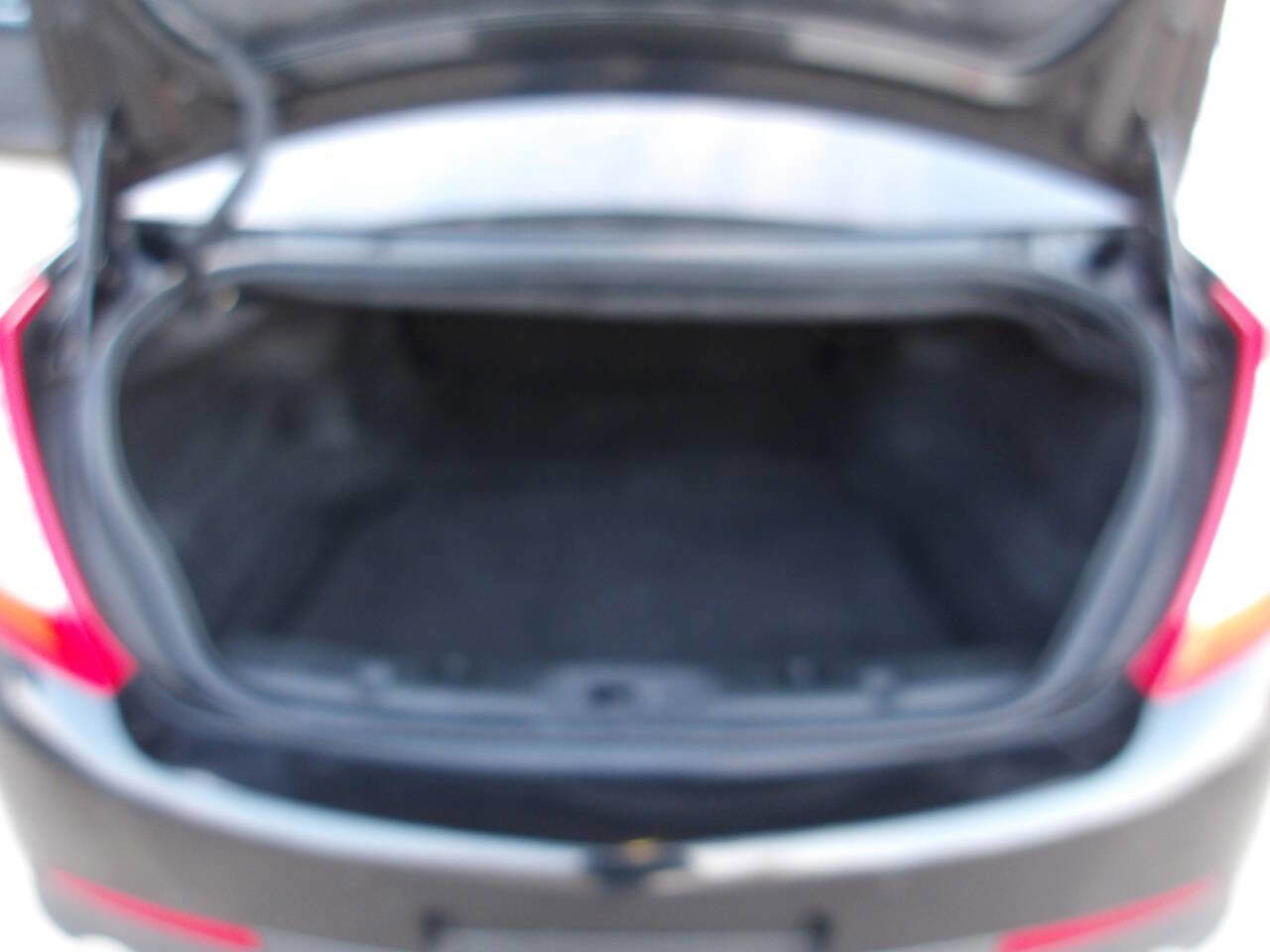 Used 2014 Lincoln MKS image 24