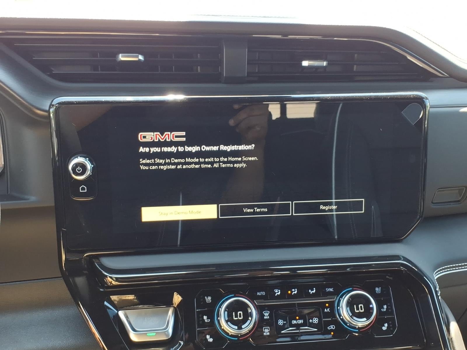 New 2026 GMC Sierra 1500 AT4X w/ LPO, Black Badging Package AWD/4WD image 17