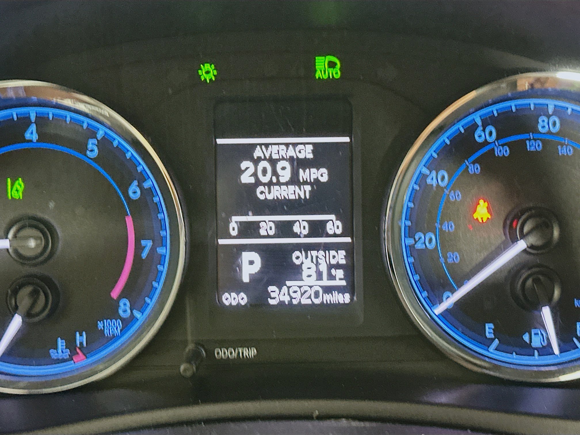 Used 2019 Toyota Corolla LE w/ Carpet Mat Package (TMS) FWD image 18