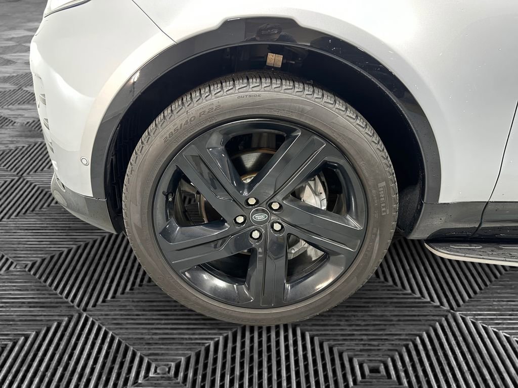 Used 2024 Land Rover Discovery Dynamic SE image 14