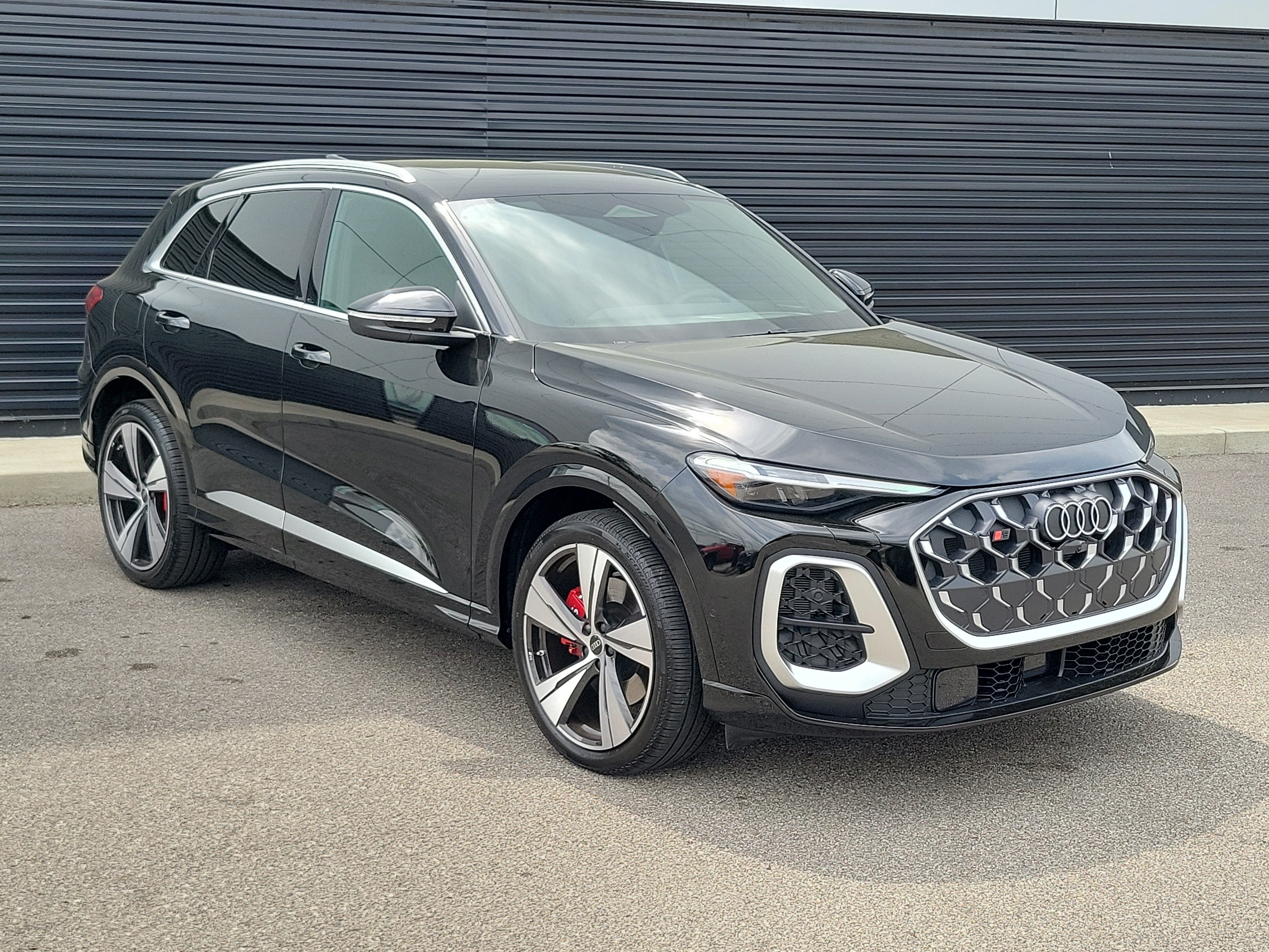 Used 2025 Audi SQ5 Premium Plus AWD/4WD image 2