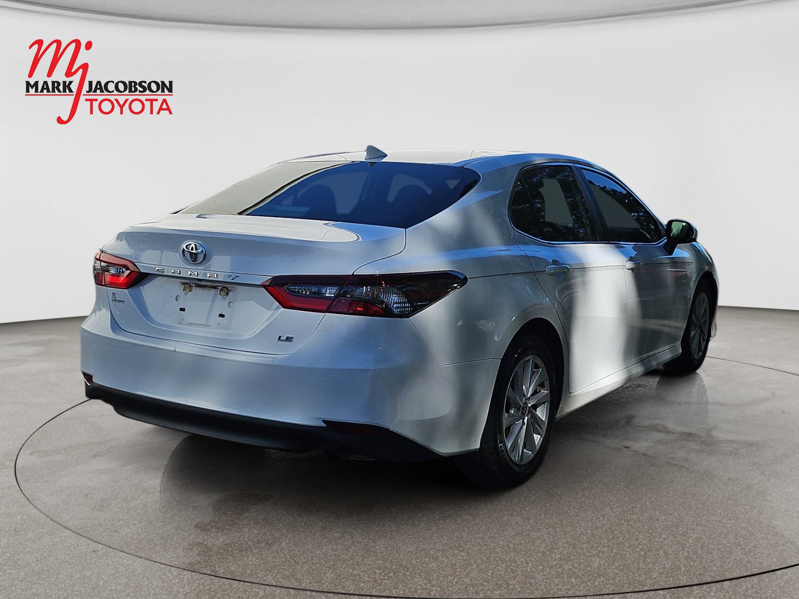 Used 2022 Toyota Camry LE FWD image 8