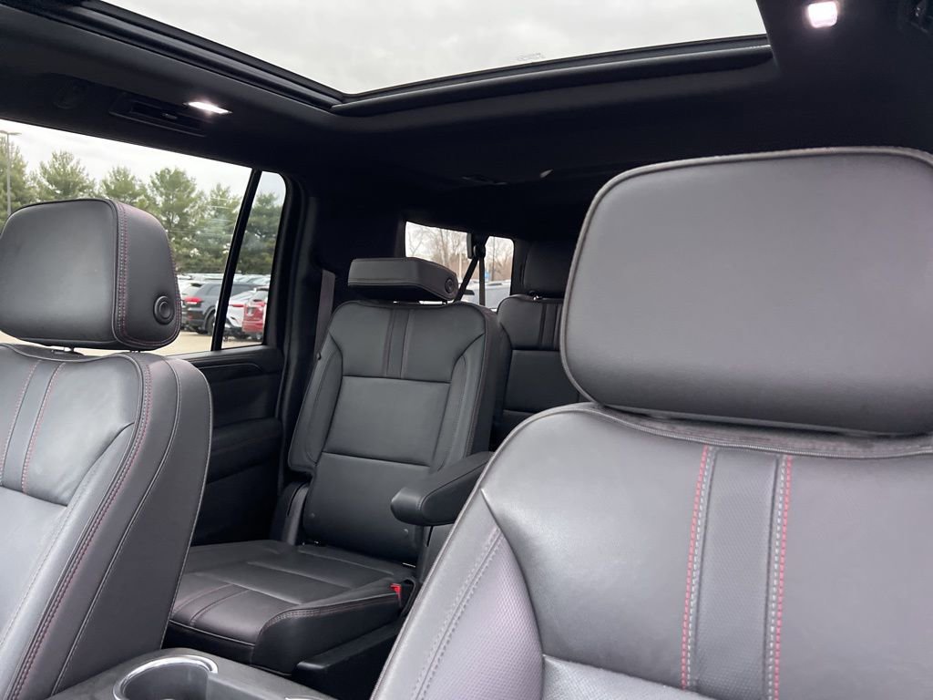 Used 2022 Chevrolet Suburban RST w/ Luxury Package image 25