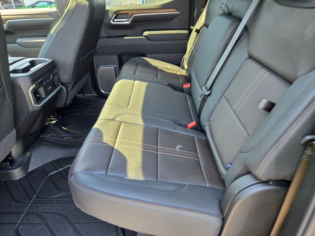 New 2026 Chevrolet Silverado 1500 High Country w/ High Country Premium Package AWD/4WD image 17