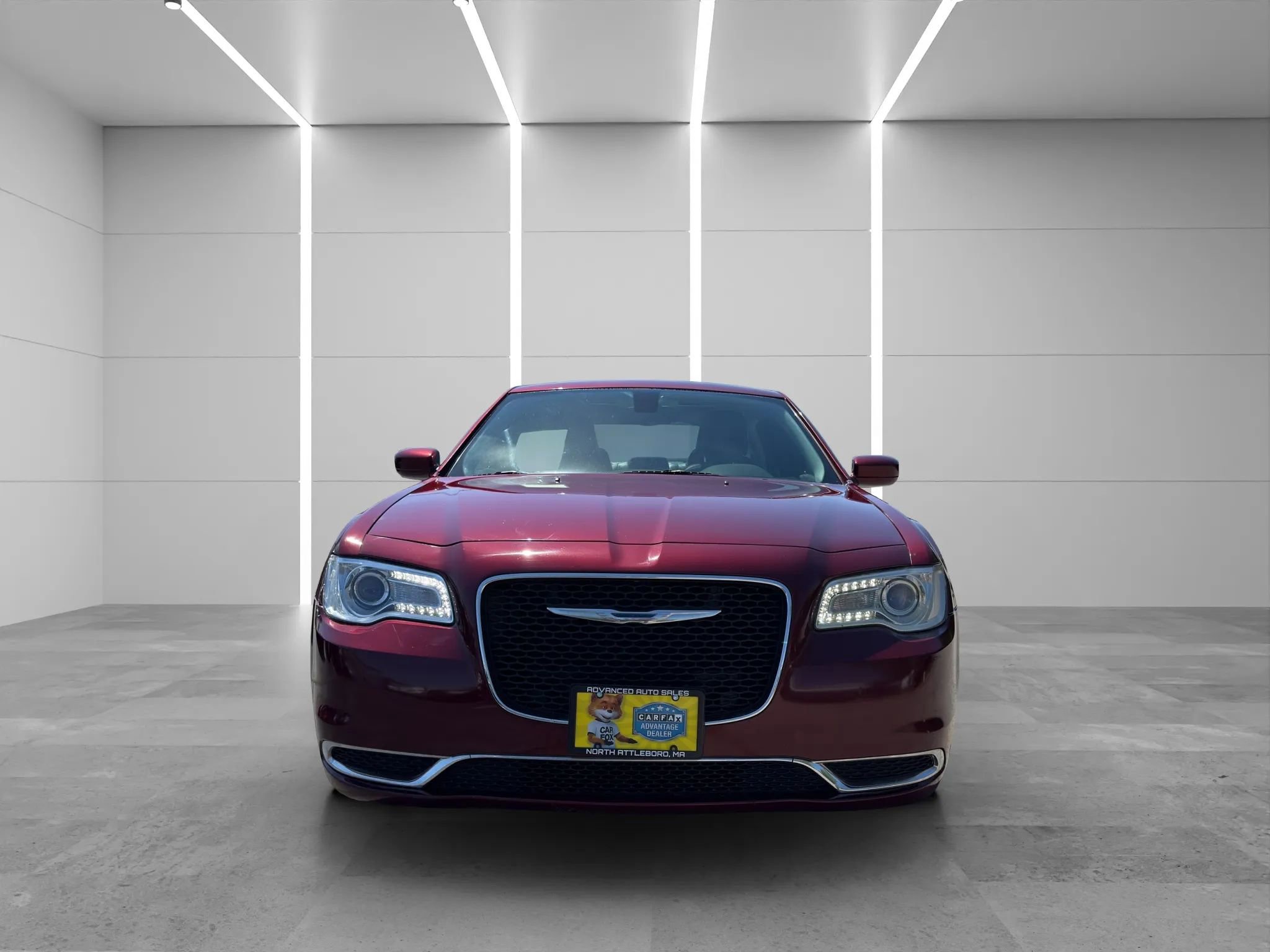 Used 2015 Chrysler 300 Limited RWD image 2