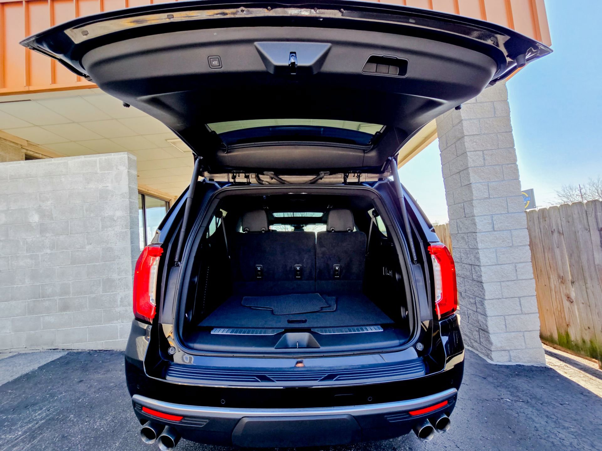 Used 2024 GMC Yukon XL Denali image 44