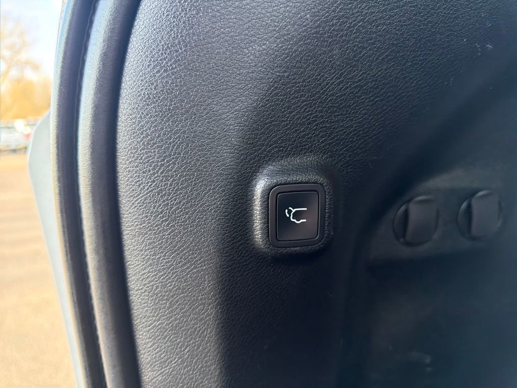 Used 2021 Jeep Cherokee Limited image 23