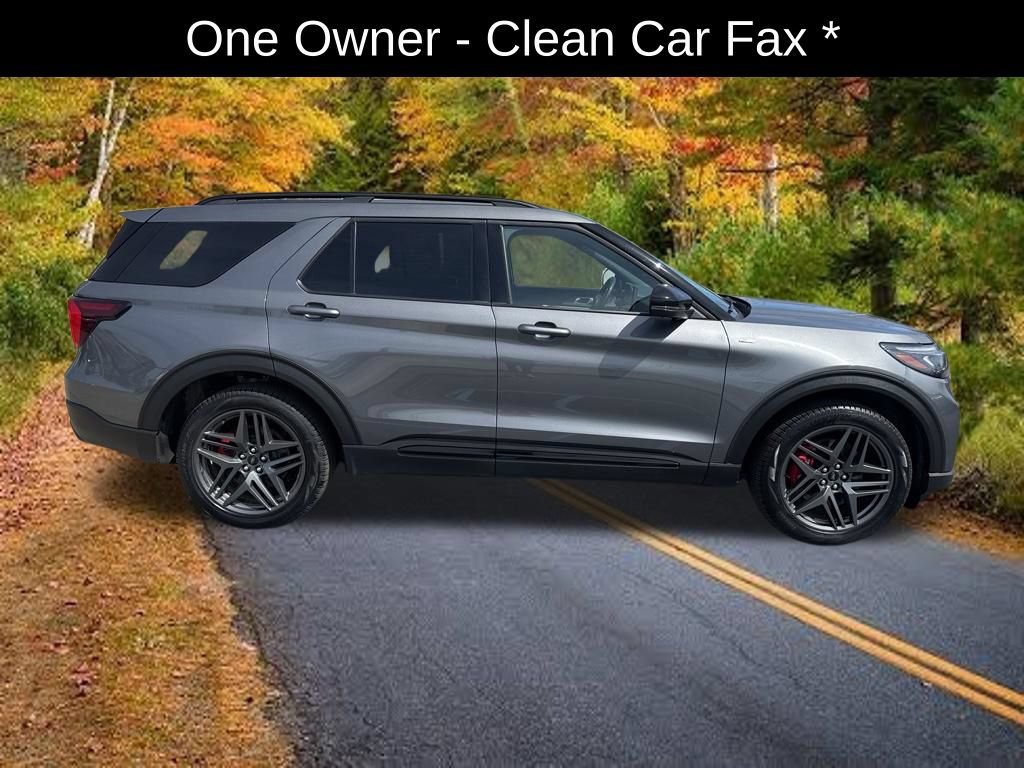 Used 2025 Ford Explorer ST-Line w/ ST-Line Street Pack AWD/4WD image 3