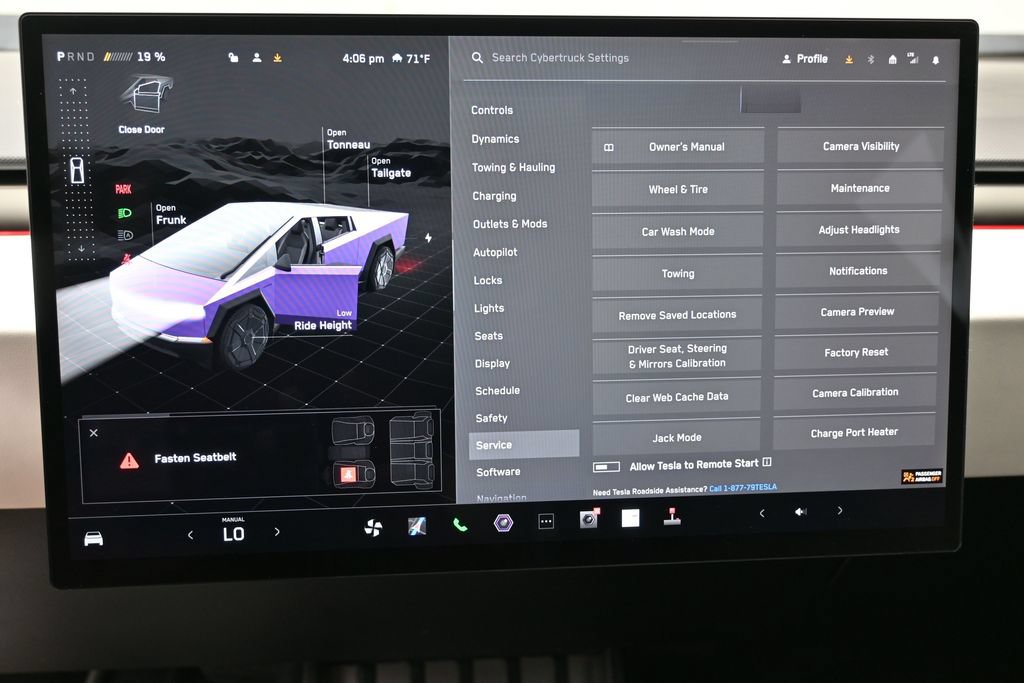 Used 2024 Tesla Cybertruck AWD Crew Cab image 28