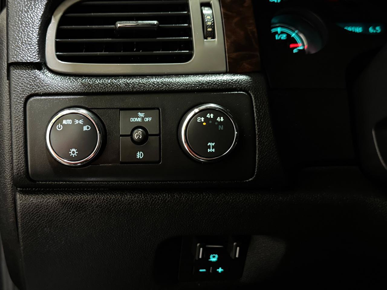 Used 2011 GMC Sierra 3500 Denali AWD/4WD image 25