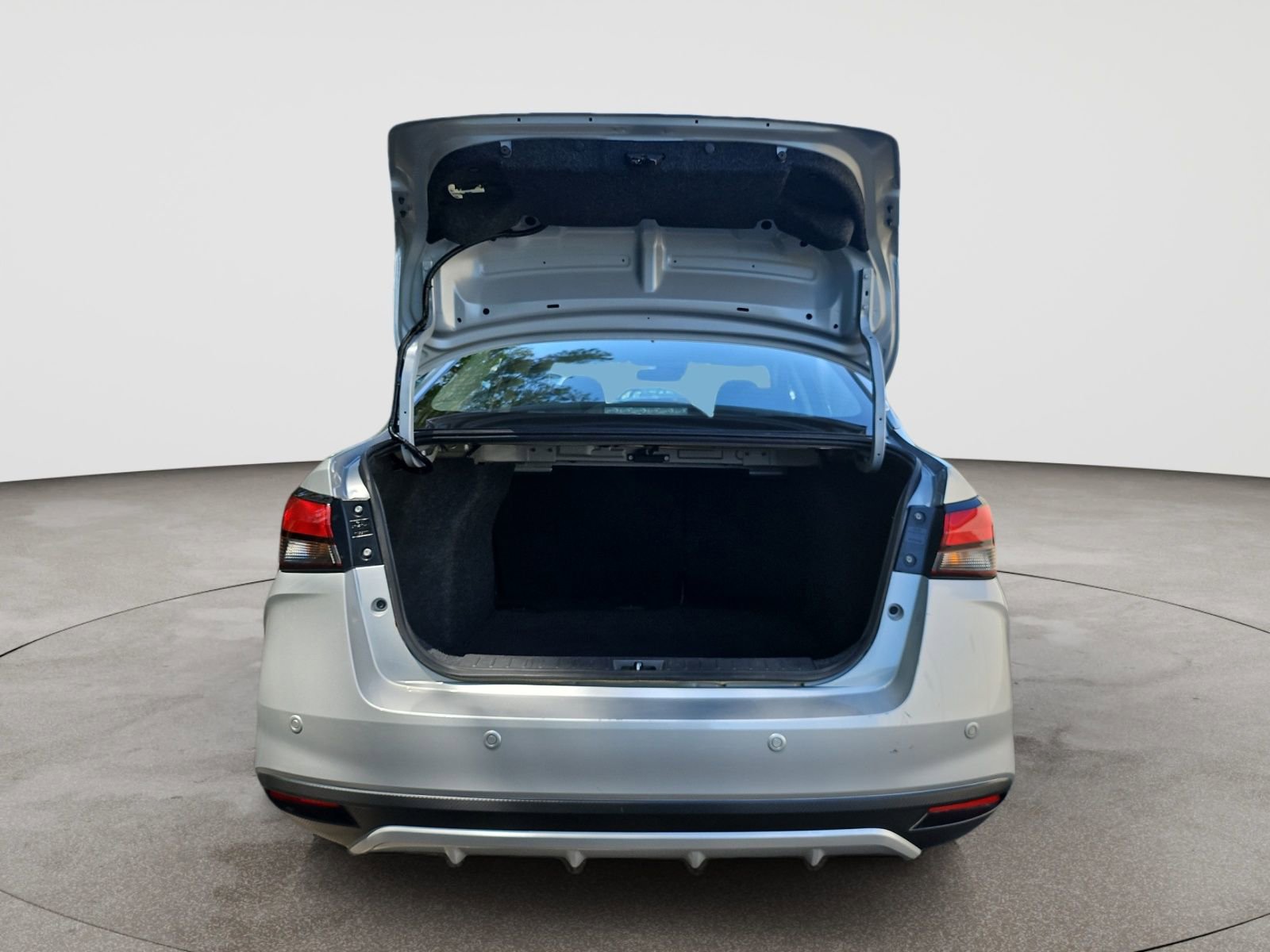 Used 2025 Nissan Versa SV FWD image 14
