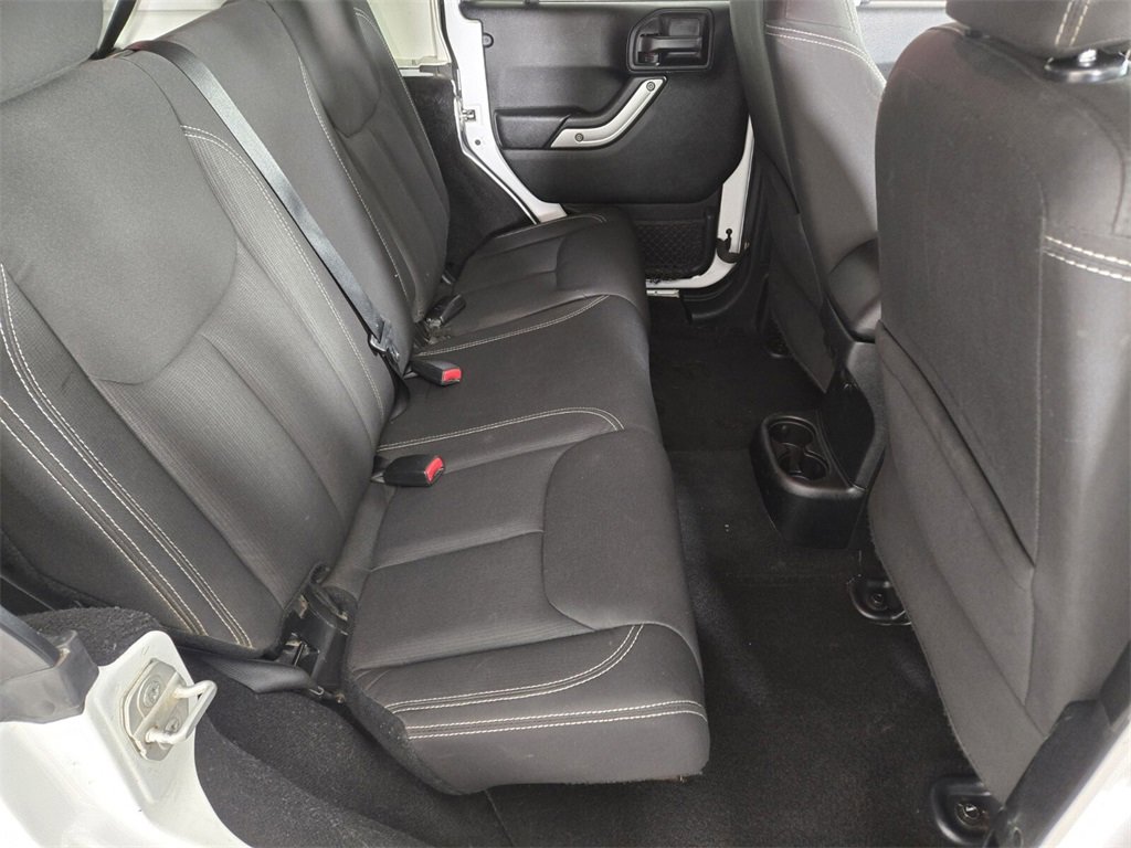 Used 2018 Jeep Wrangler Unlimited Sahara w/ Connectivity Group image 18