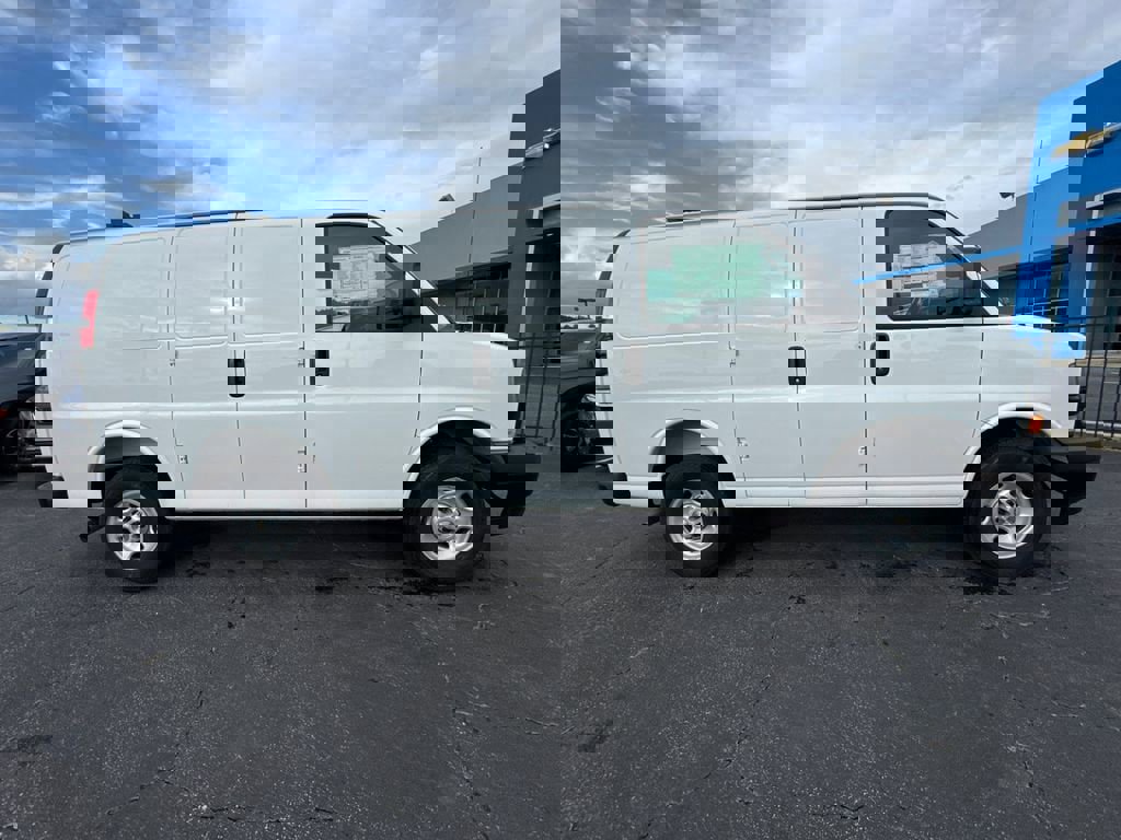 New 2025 Chevrolet Express 3500 w/ Driver Convenience Package RWD image 5