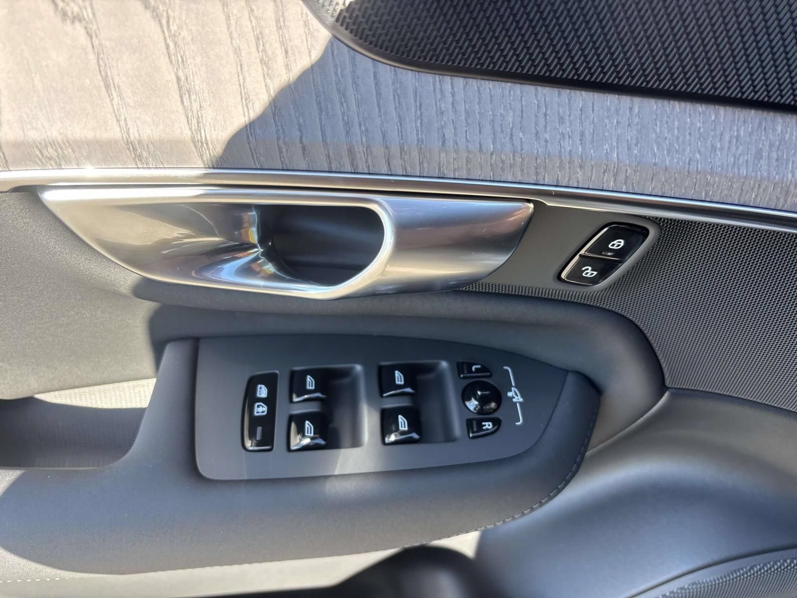 New 2026 Volvo XC90 B6 Ultra w/ Protection Package AWD/4WD image 13