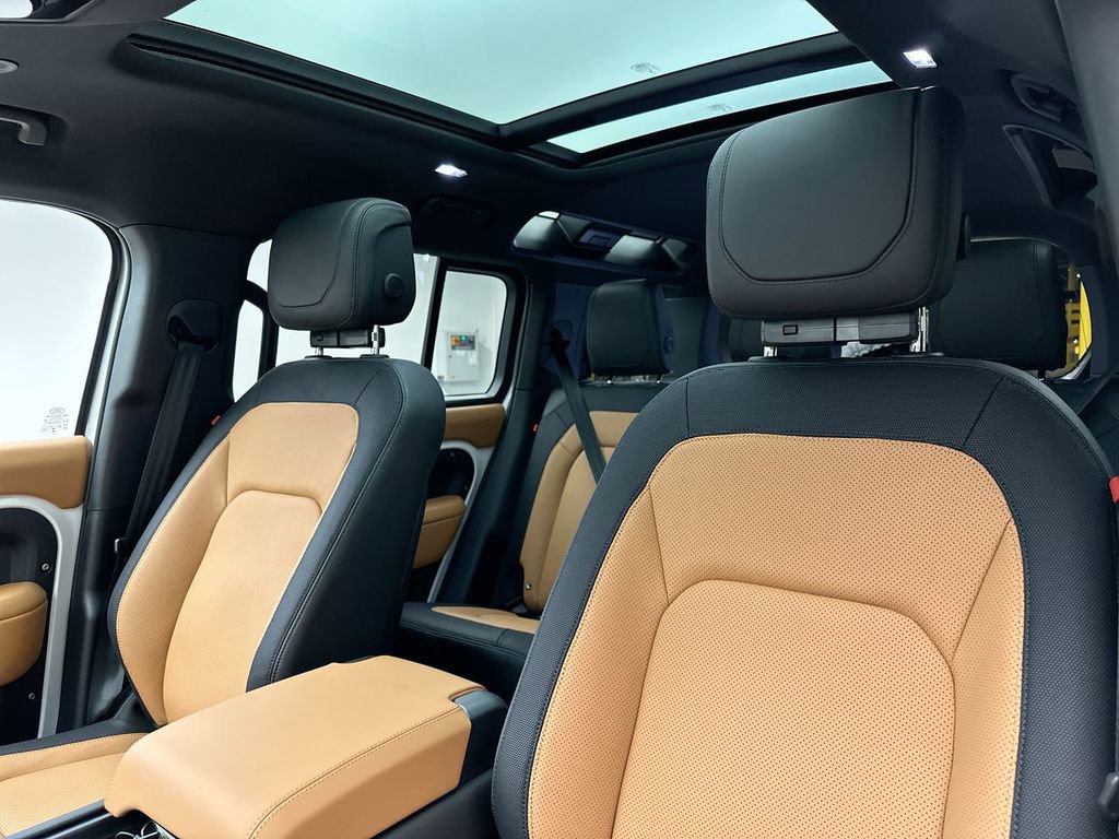 Certified 2024 Land Rover Defender 110 X-Dynamic SE AWD/4WD image 7