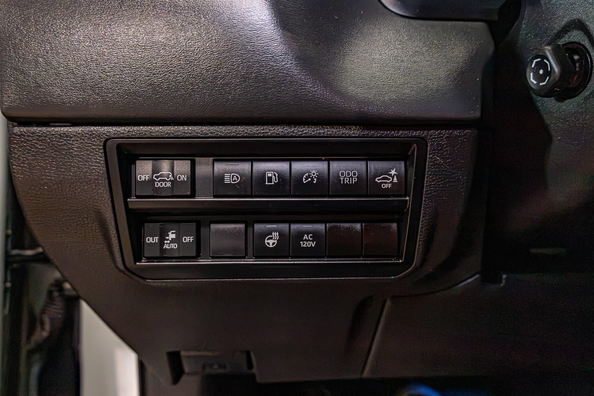 Used 2024 Toyota Sequoia Platinum AWD/4WD image 19