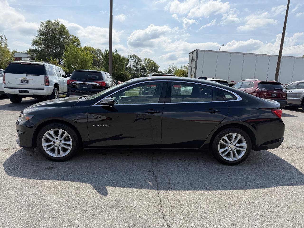 Used 2017 Chevrolet Malibu LT FWD image 6