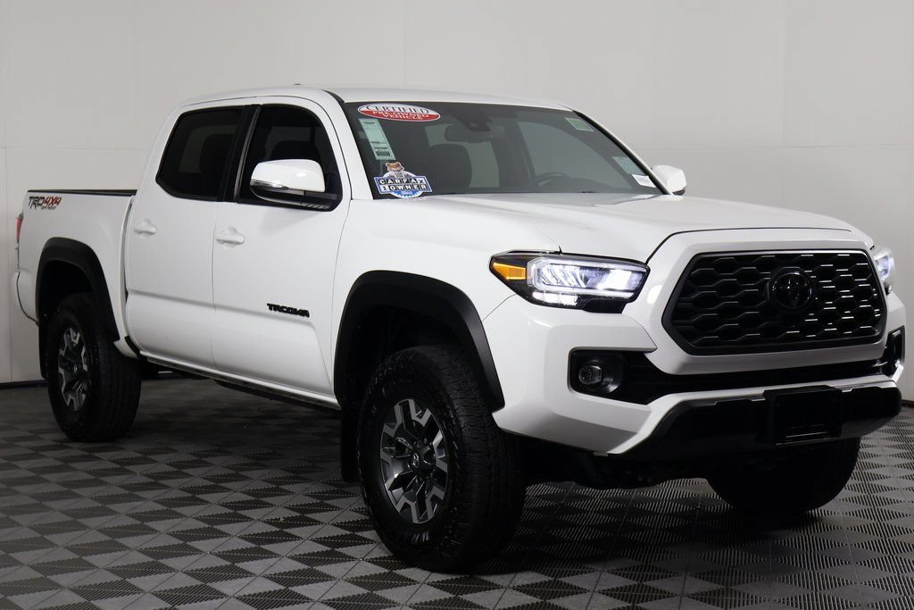 Used 2023 Toyota Tacoma TRD Off-Road w/ Technology Package AWD/4WD image 3