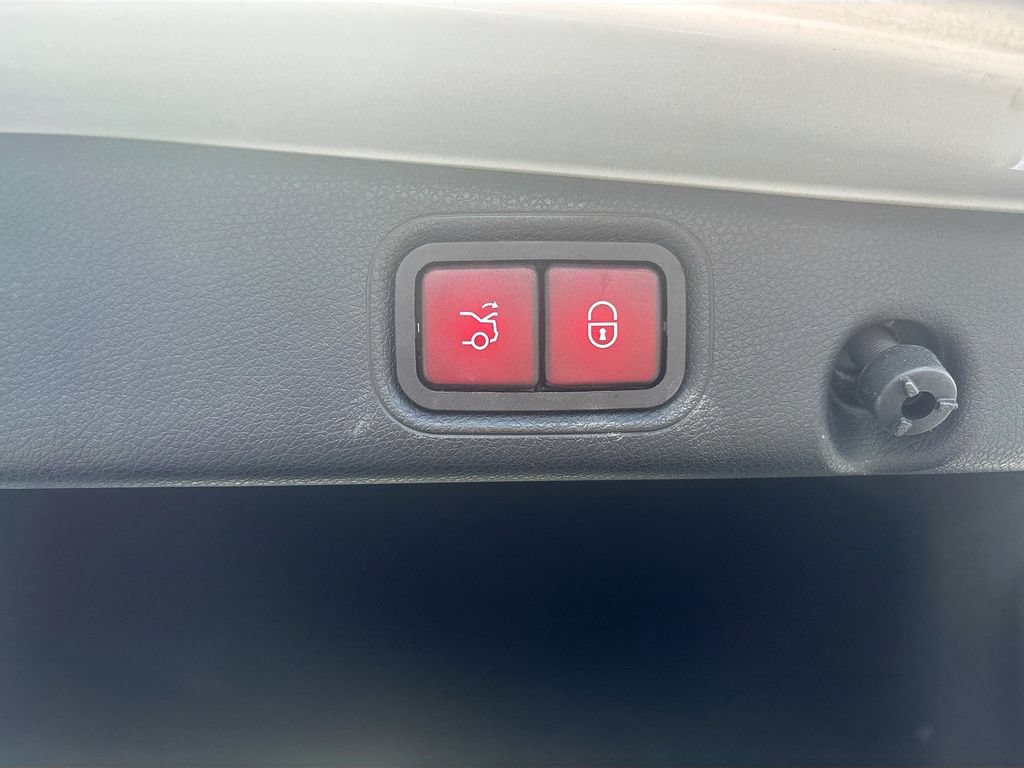 Used 2018 Mercedes-Benz E 300 image 25