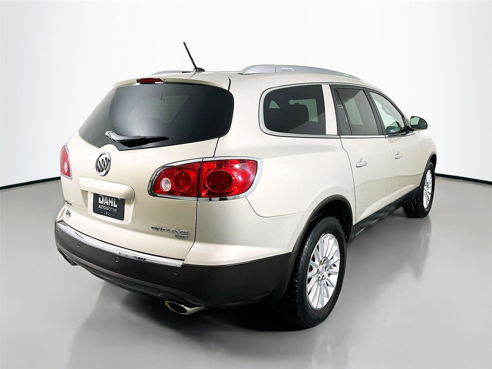 Used 2011 Buick Enclave CXL FWD image 7