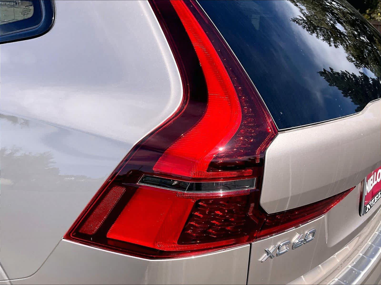 New 2027 Volvo XC60 T8 Plus AWD/4WD image 25