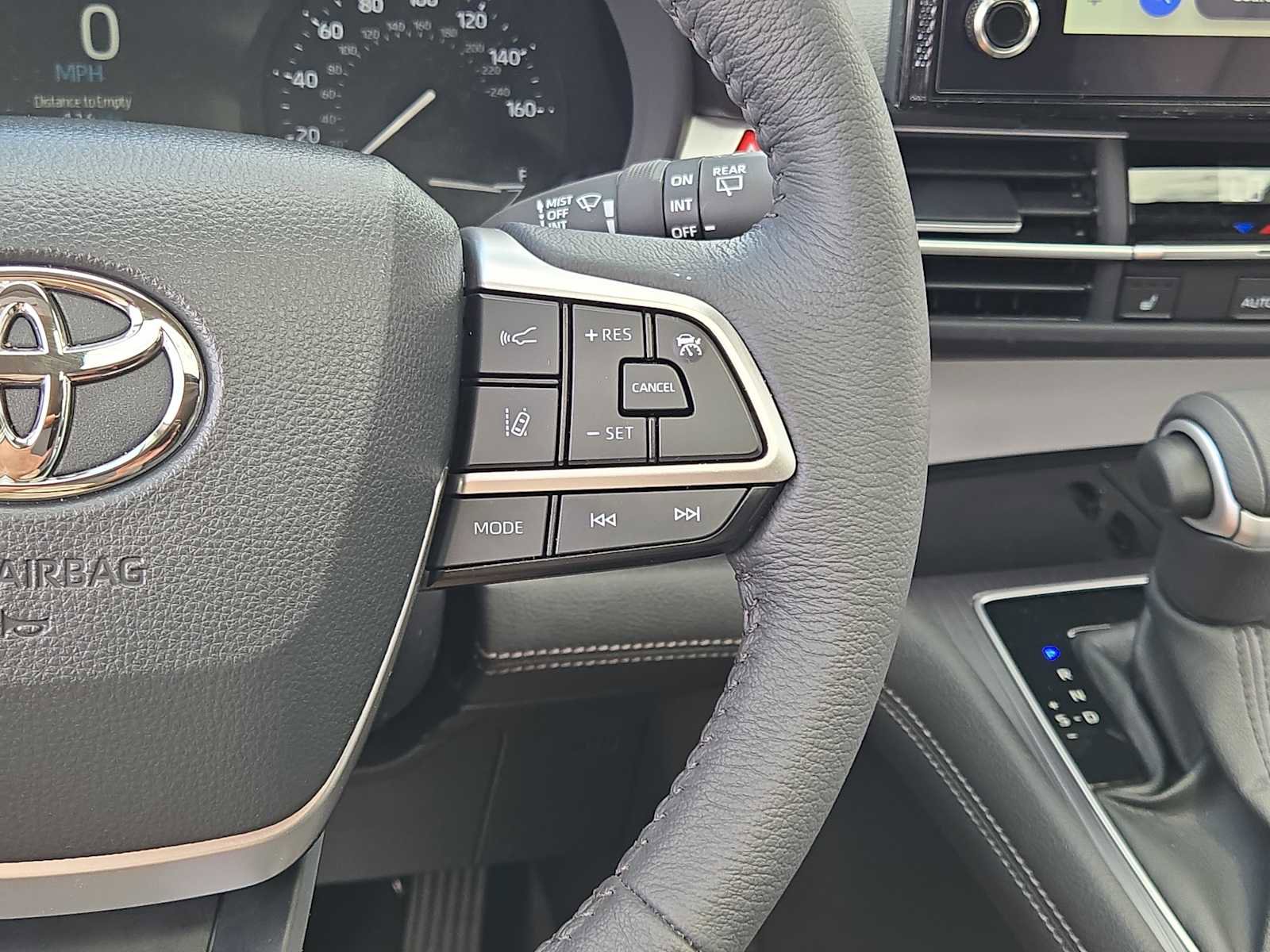 Used 2025 Toyota Sienna XLE AWD/4WD image 28