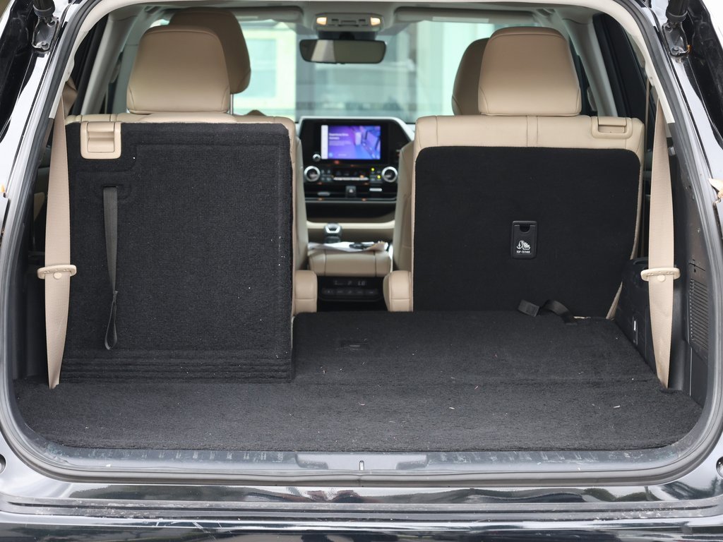 Used 2023 Toyota Highlander XLE image 8