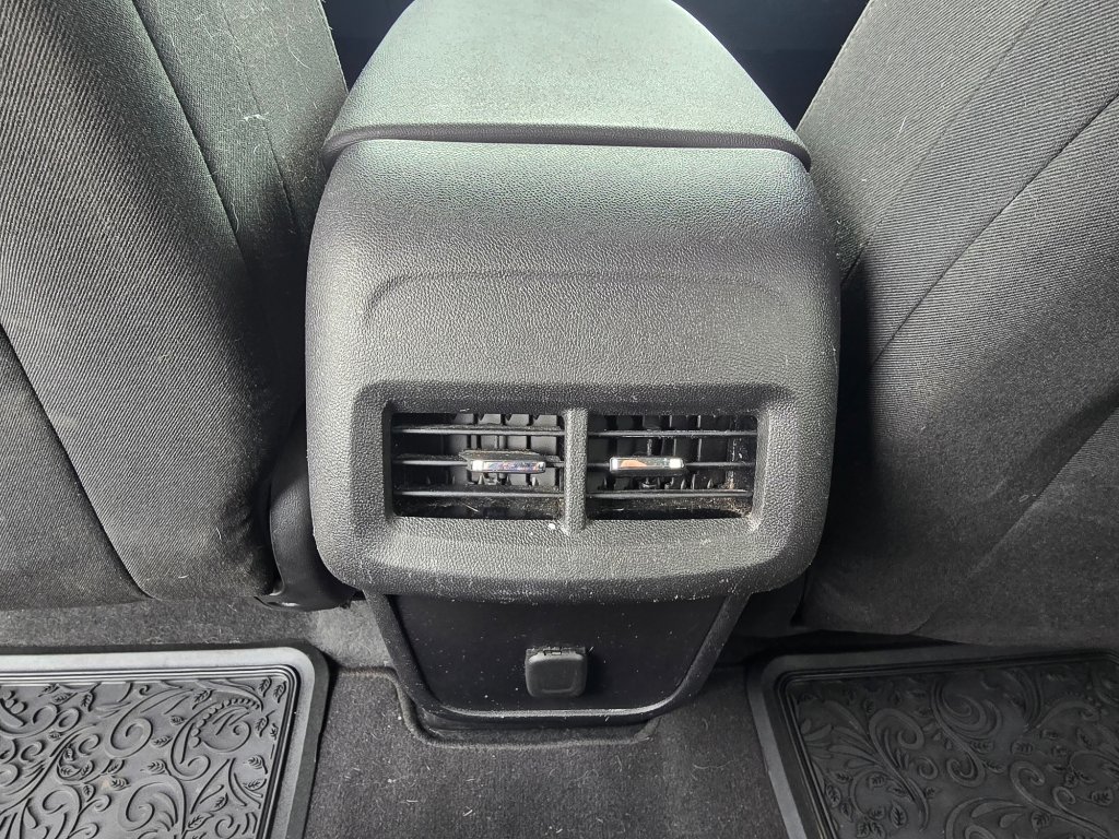 Used 2018 Chevrolet Equinox LT image 29