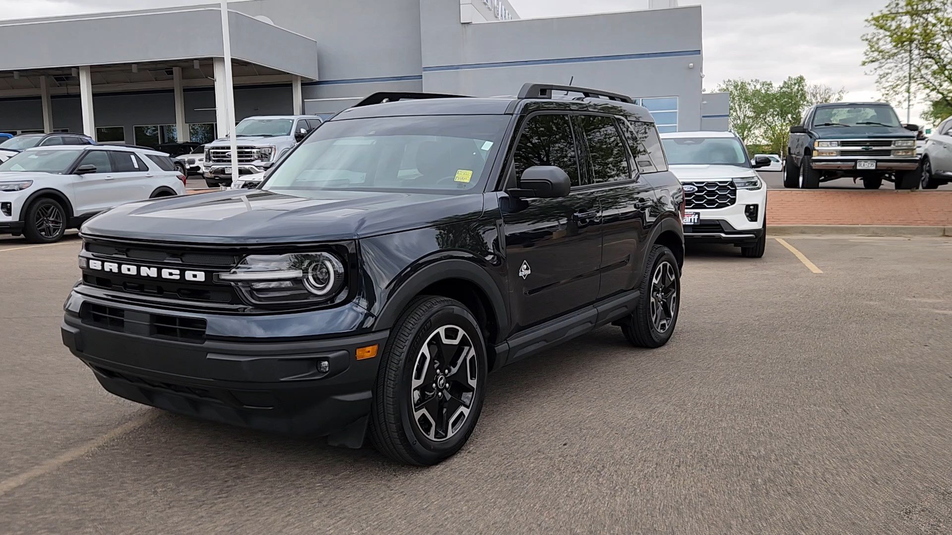 Used 2023 Ford Bronco Sport Outer Banks w/ Tech Package AWD/4WD image 3