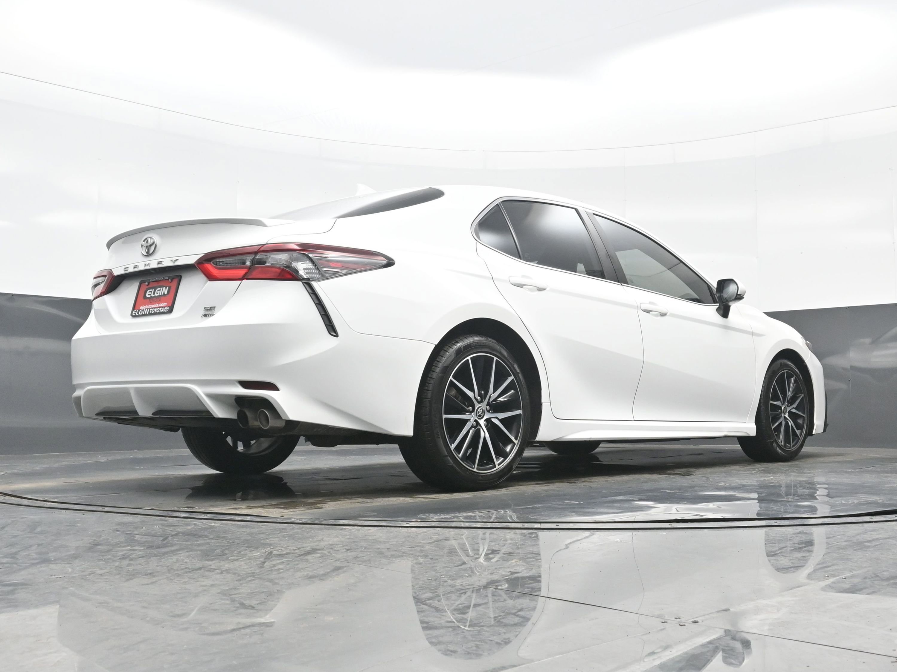 Used 2021 Toyota Camry SE w/ Cold Weather Package image 32