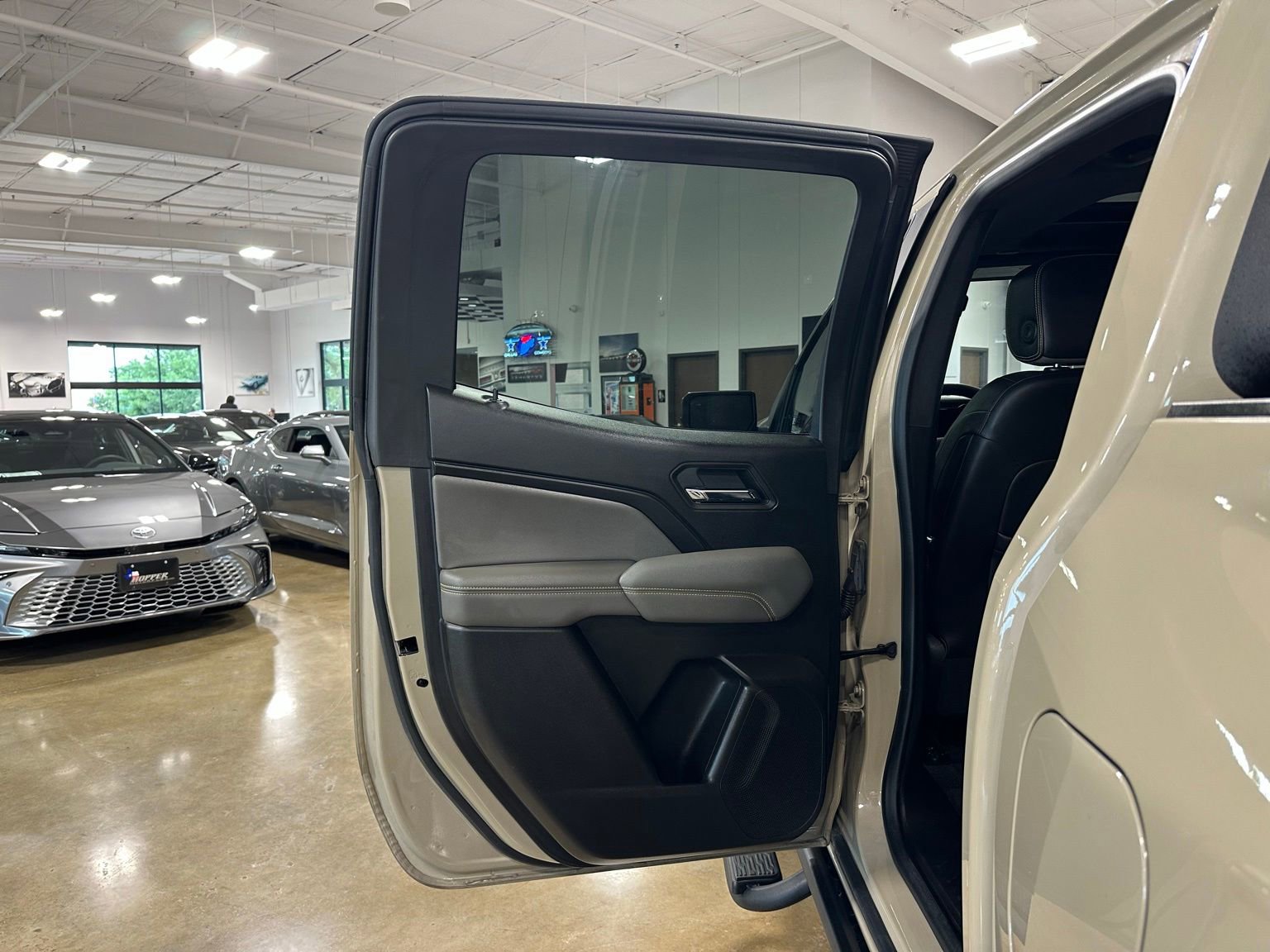Used 2023 Chevrolet Colorado ZR2 w/ ZR2 Convenience Package III AWD/4WD image 35