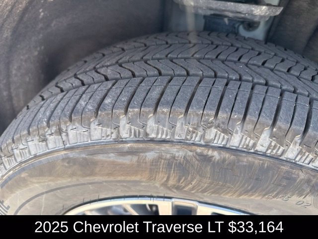 Used 2025 Chevrolet Traverse LT FWD image 7