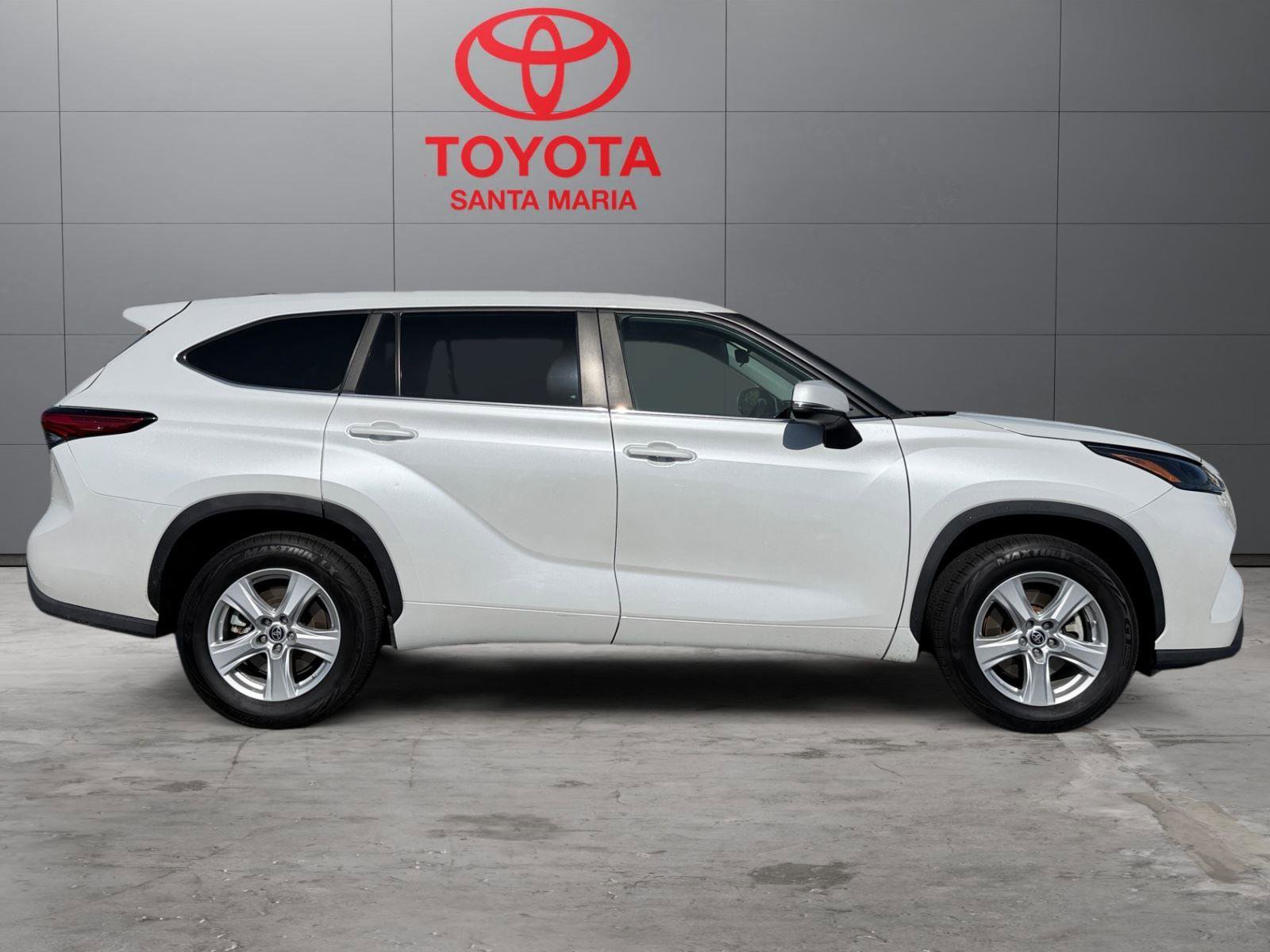 Used 2023 Toyota Highlander LE FWD image 21