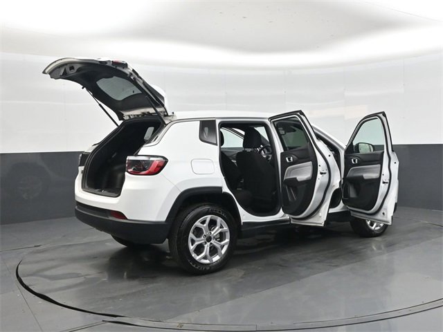 Used 2025 Jeep Compass Sport image 46