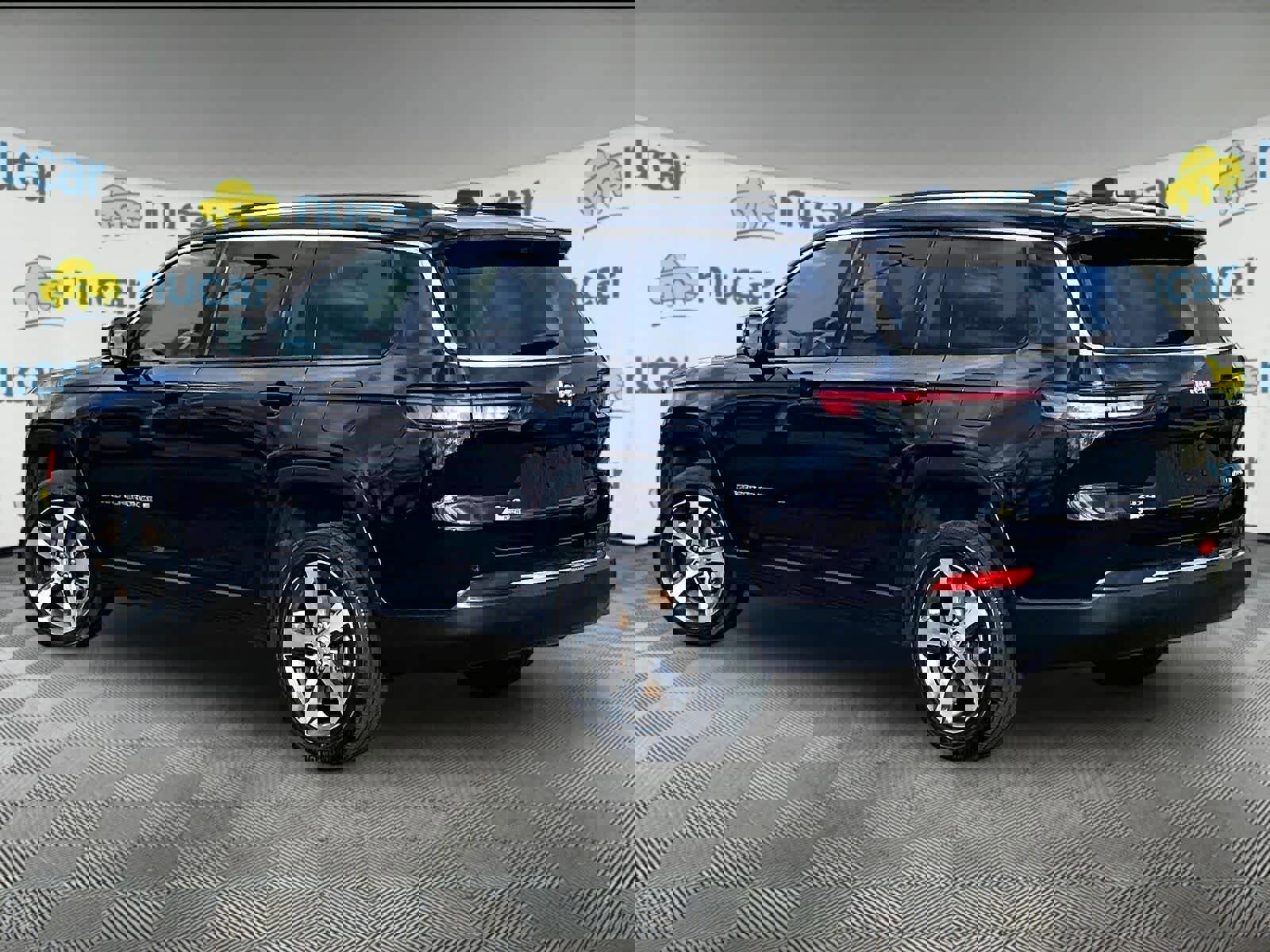 Used 2023 Jeep Grand Cherokee L Limited w/ Luxury Tech Group II AWD/4WD image 4