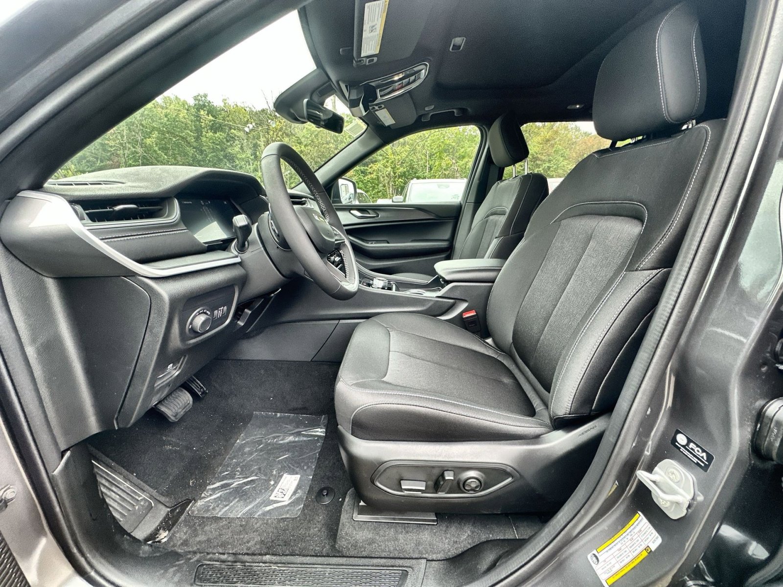 New 2025 Jeep Grand Cherokee Laredo X w/ Luxury Tech Group I image 13