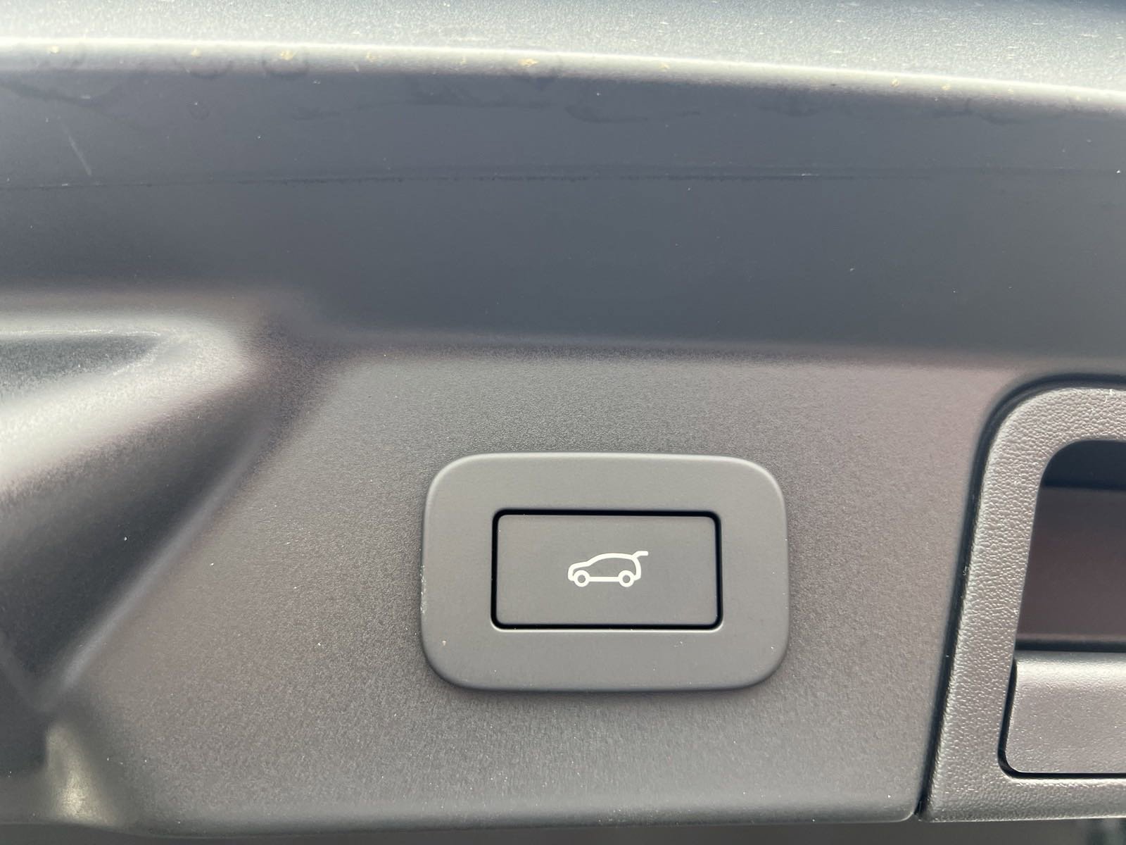 New 2025 Land Rover Range Rover Velar Dynamic SE image 32