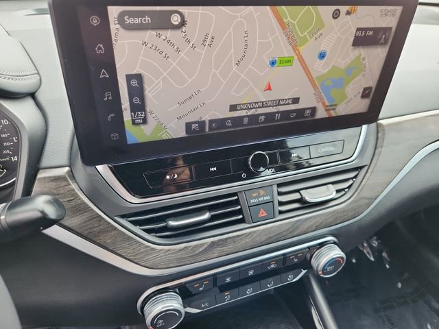 Used 2024 Nissan Altima 2.5 SV w/ SV Premium Package image 21