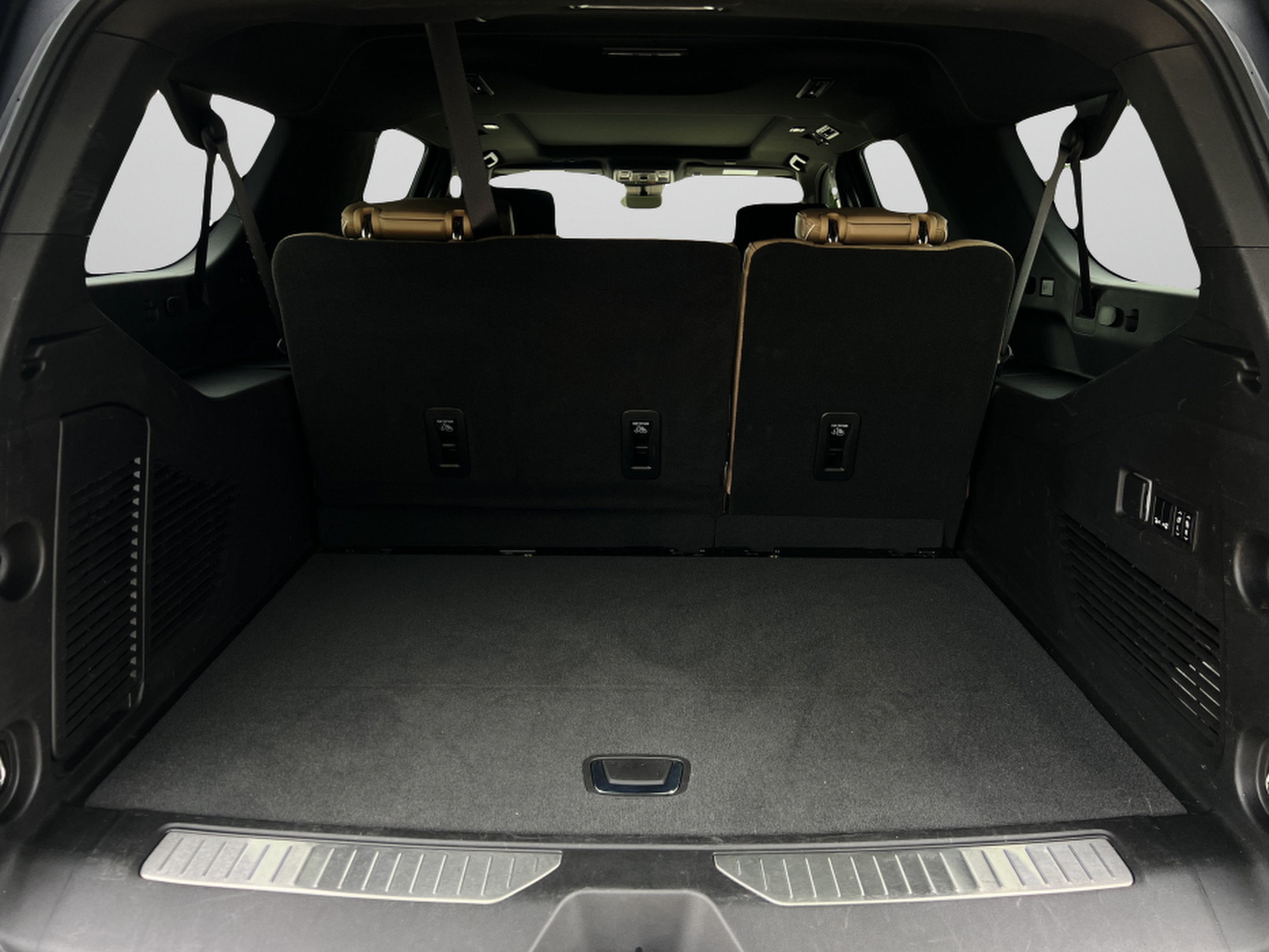 Used 2023 Chevrolet Suburban Premier w/ Premium Package RWD image 29