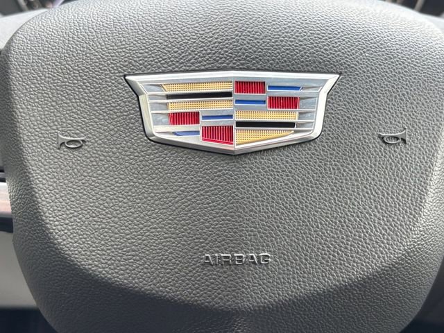 Used 2023 Cadillac XT4 Luxury w/ Cold Weather Package FWD image 13
