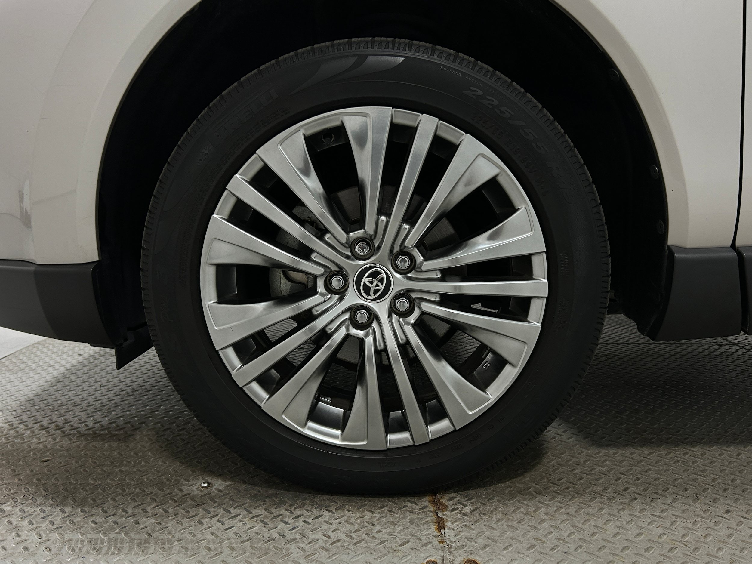 Used 2022 Toyota Venza XLE AWD/4WD image 36