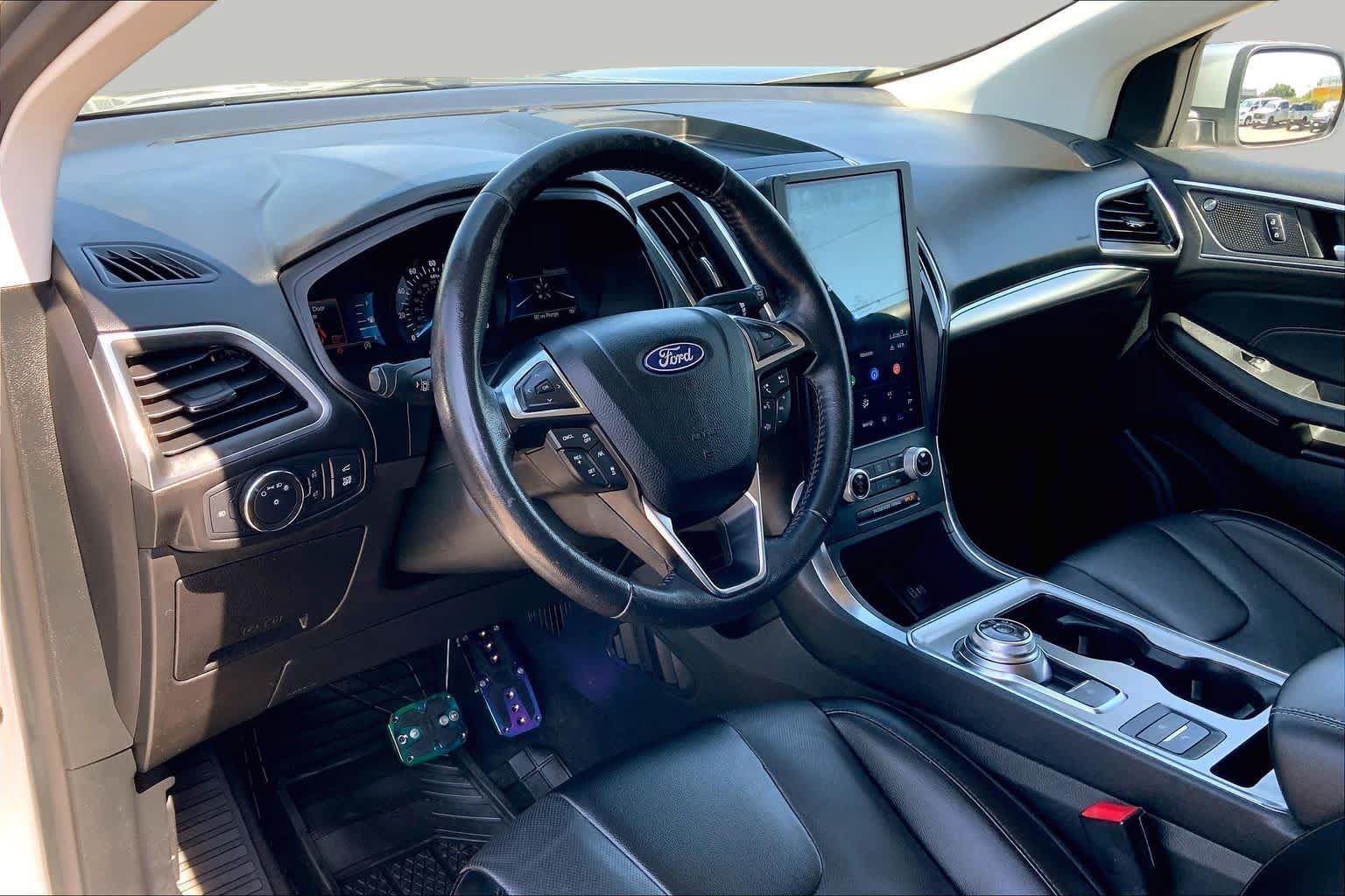 Used 2022 Ford Edge Titanium w/ Equipment Group 301A AWD/4WD image 18