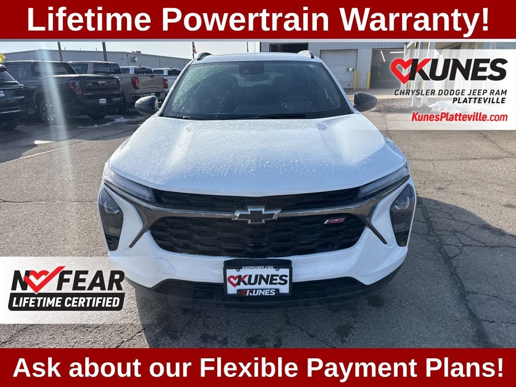 Used 2024 Chevrolet Trax RS w/ Sunroof Package FWD image 4