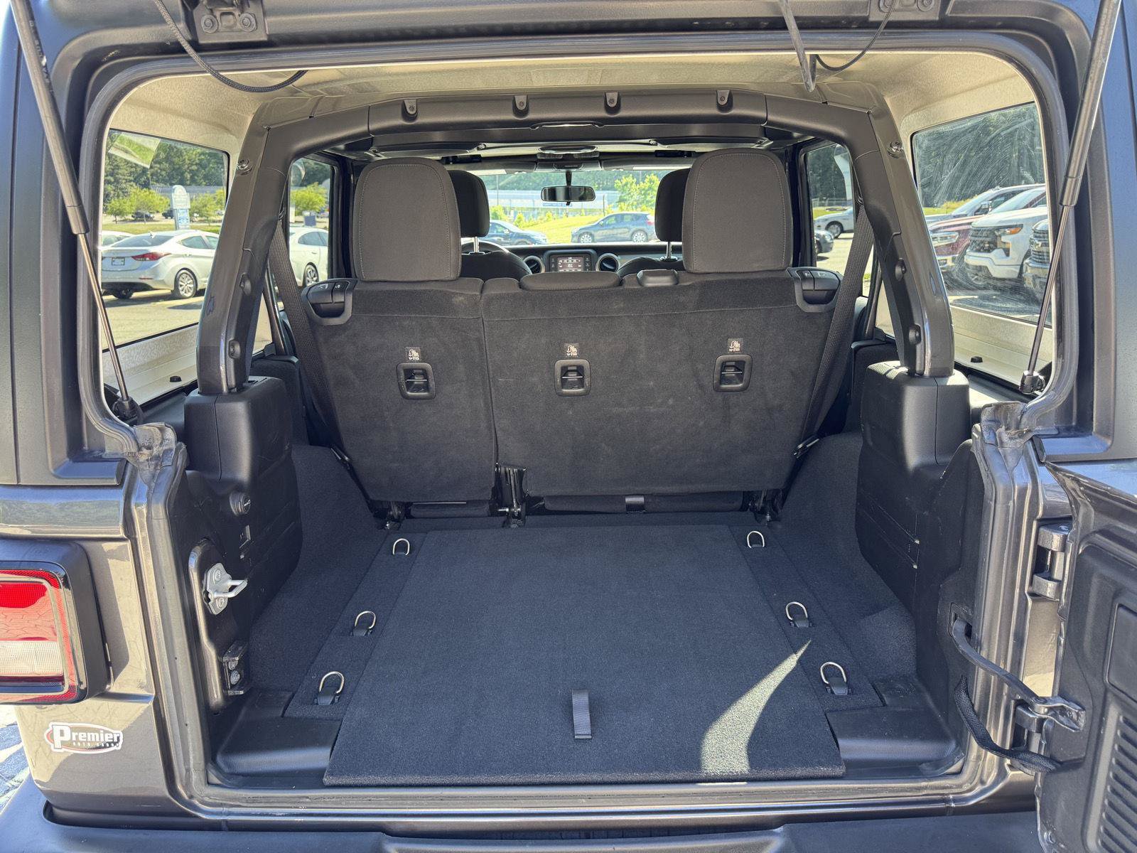 Used 2018 Jeep Wrangler Unlimited Sport AWD/4WD image 10