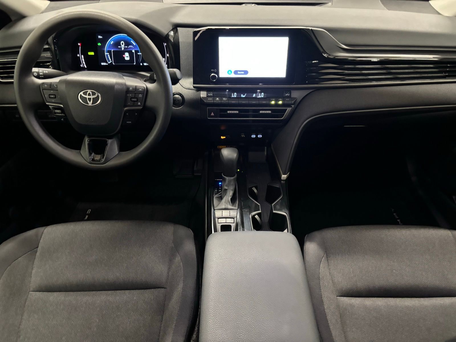 Used 2025 Toyota Camry LE FWD image 11