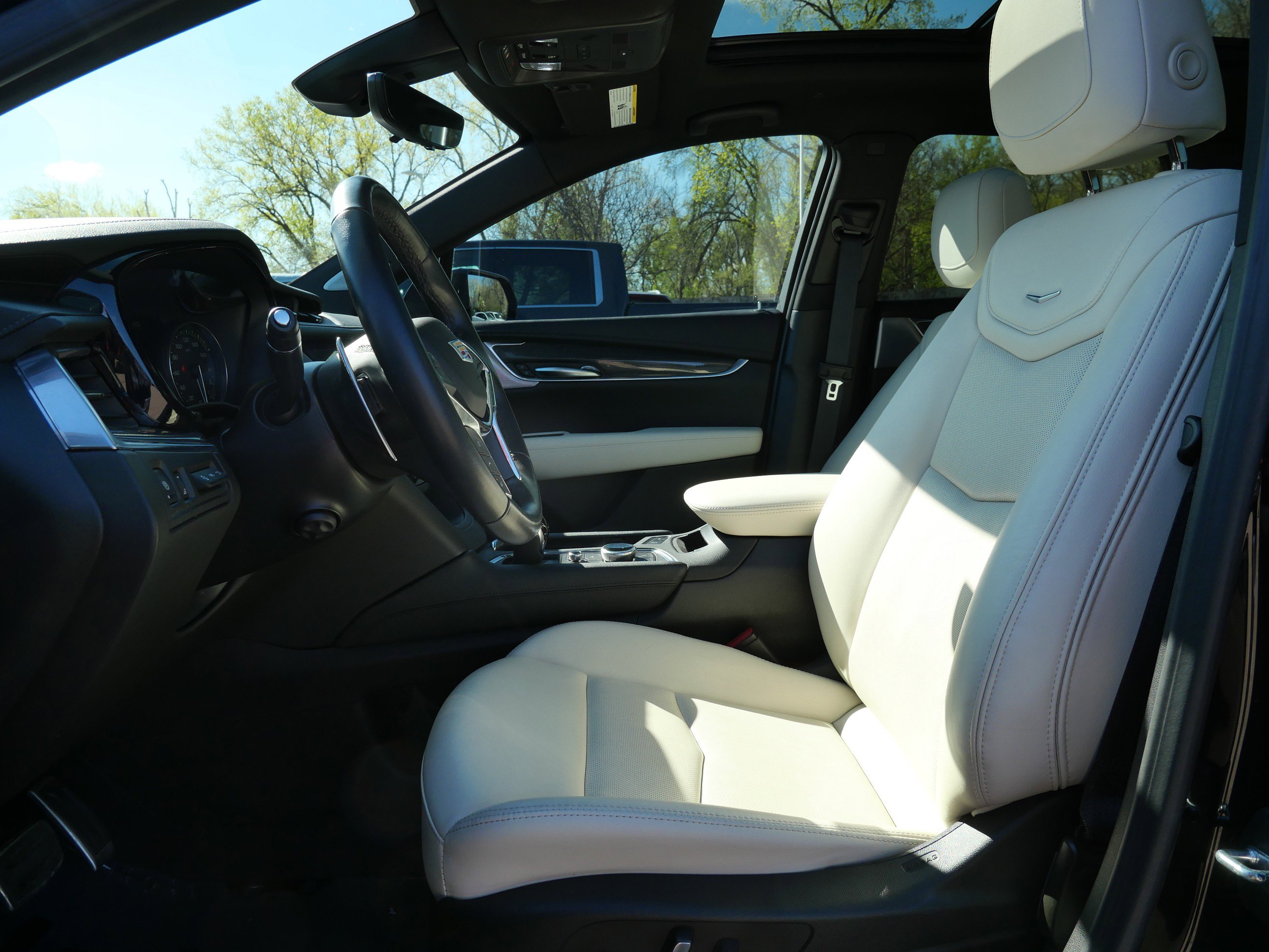 Used 2023 Cadillac XT5 Sportv w/ Technology Package AWD/4WD image 13