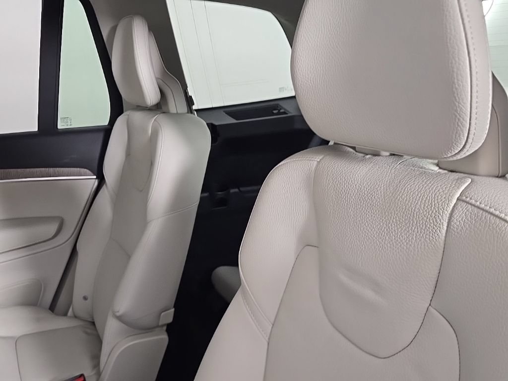 Certified 2024 Volvo XC90 T8 Plus AWD/4WD image 18
