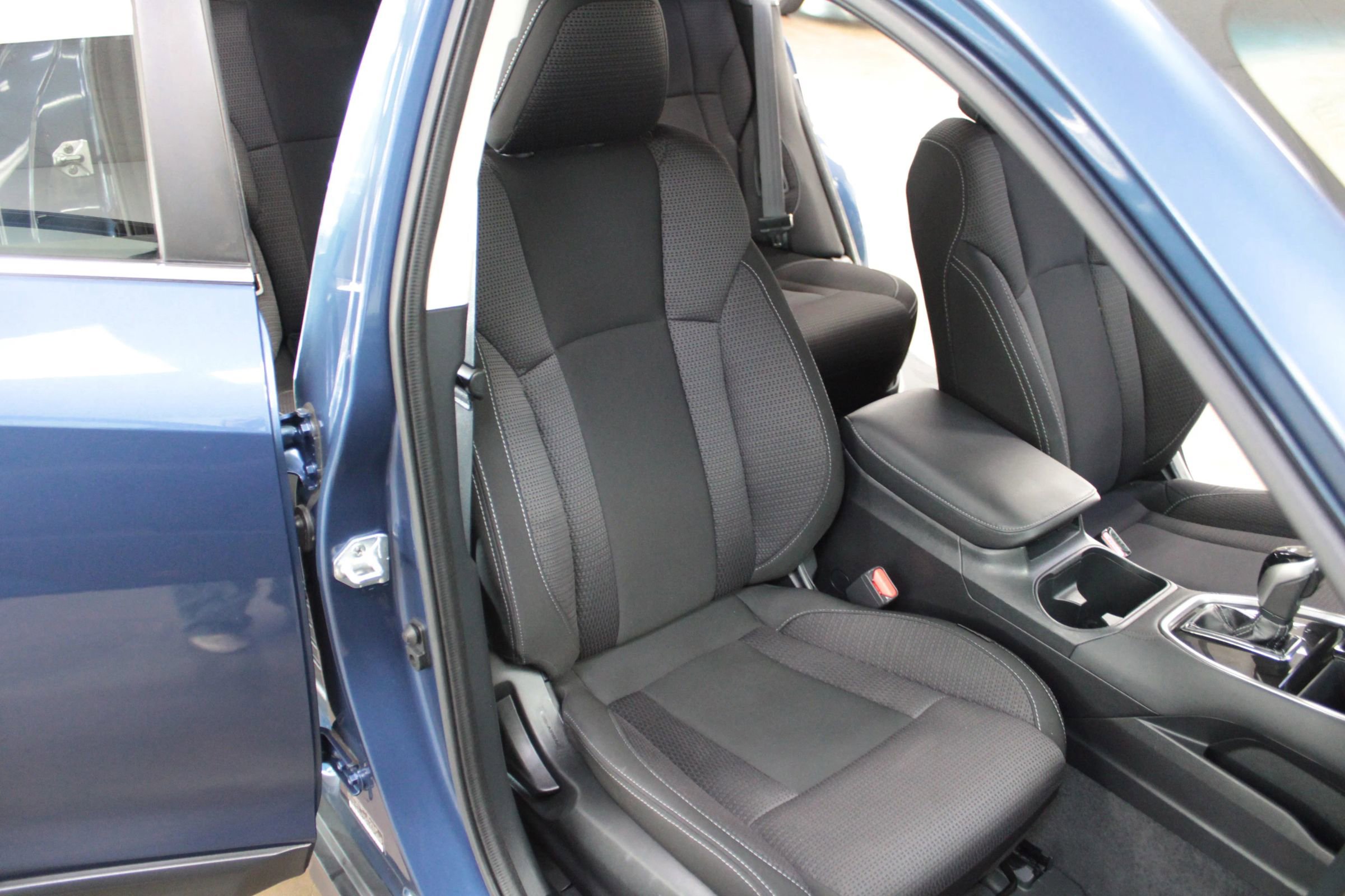 Used 2022 Subaru Outback Premium image 11